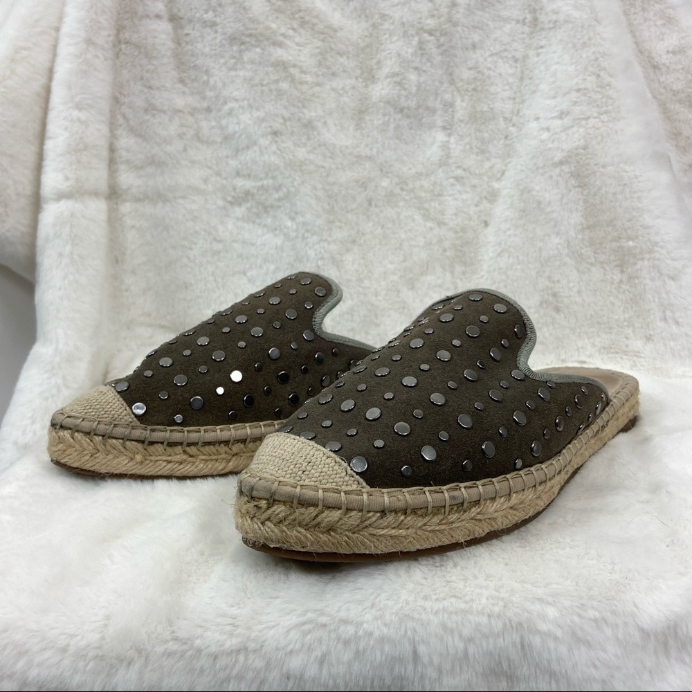 Lust for life ignite studded suede espadrille mules. Size 7M